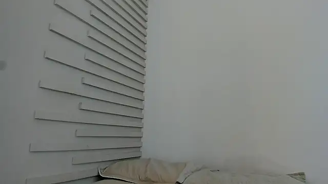 Lia Guzman online show from 02.23.25