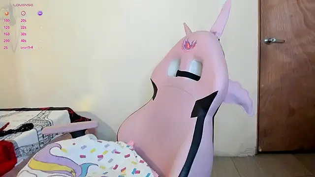 Snapshot of Raichell_ chatting on 03.18.25 Raichell online show from 03.18.25