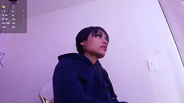 Snapshot of Raichell_ chatting on 10.30.25 Raichell online show from 10.30.25