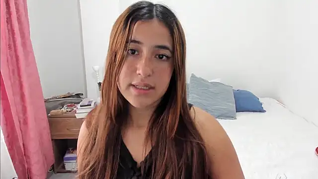 Snapshot of __leaa chatting on 03.05.25 leaa online show from 03.05.25