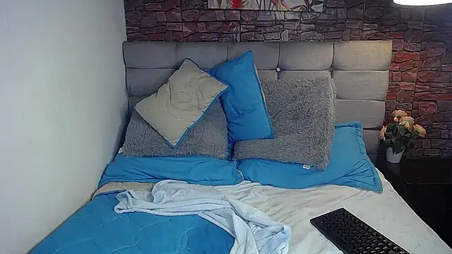 Snapshot of vicky_bass chatting on 03.10.25 vicky bass online show from 03.10.25