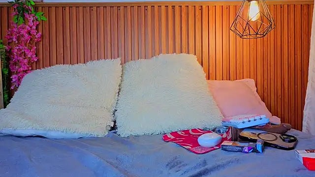 Snapshot of vicky_bass chatting on 09.14.25 vicky bass online show from 09.14.25