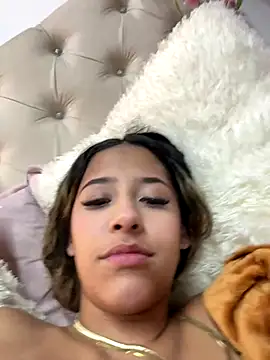 Snapshot of vicky_bass chatting on 10.04.25 vicky bass online show from 10.04.25