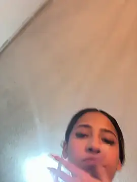 Snapshot of vicky_bass chatting on 10.12.25 vicky bass online show from 10.12.25