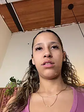 Snapshot of vicky_bass chatting on 10.27.25 vicky bass online show from 10.27.25