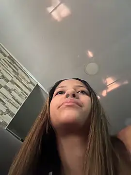 Snapshot of vicky_bass chatting on 11.11.25 vicky bass online show from 11.11.25