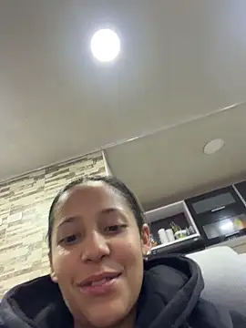 Snapshot of vicky_bass chatting on 11.16.25 vicky bass online show from 11.16.25