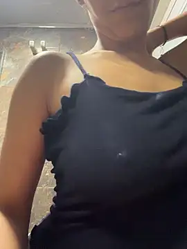 Snapshot of vicky_bass chatting on 11.18.25 vicky bass online show from 11.18.25