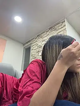 Snapshot of vicky_bass chatting on 11.18.25 vicky bass online show from 11.18.25