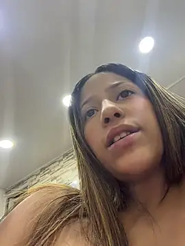 Snapshot of vicky_bass chatting on 11.27.25 vicky bass online show from 11.27.25