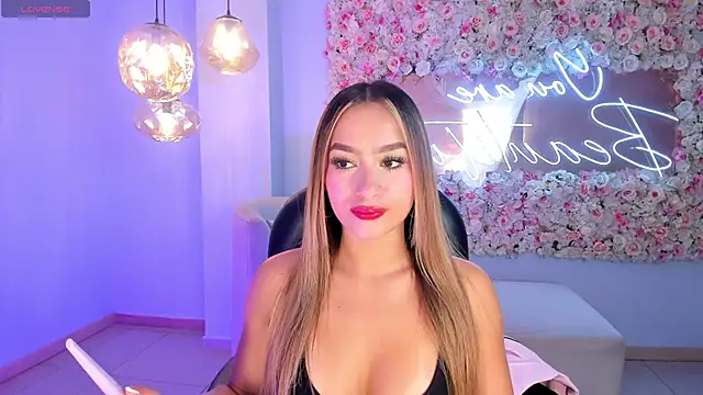 AmaiaHaywood online show from 10.26.25