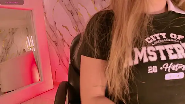 AmaiaHaywood online show from 11.25.25