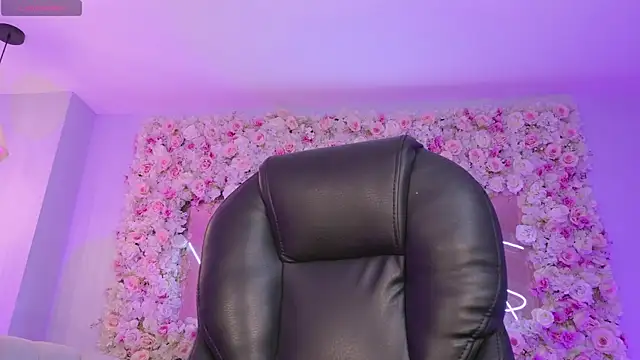 AmaiaHaywood online show from 12.04.25