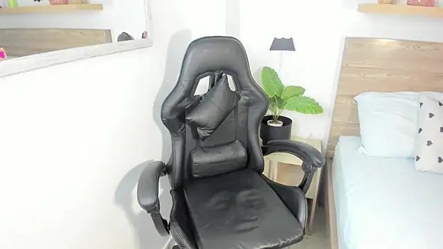 Snapshot of dalila_harris chatting on 03.21.25 dalila harris online show from 03.21.25