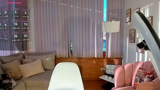 Daphne chers online show from 02.14.25