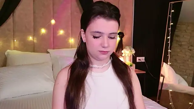 Pauline Heaven online show from 12.01.25