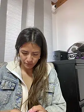 Andrea18 blonde online show from 03.14.25