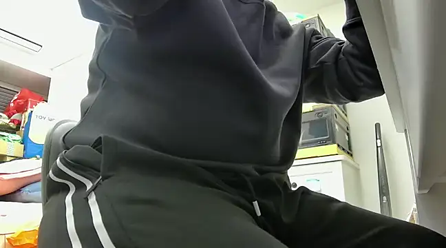 Snapshot of beartopslave chatting on 02.13.25 beartopslave online show from 02.13.25