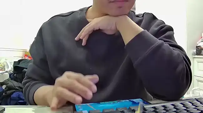 Snapshot of beartopslave chatting on 02.14.25 beartopslave online show from 02.14.25