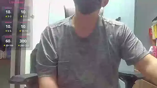 Snapshot of beartopslave chatting on 10.23.25 beartopslave online show from 10.23.25