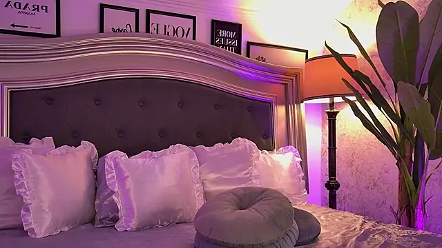 Amber Luna online show from 09.28.25