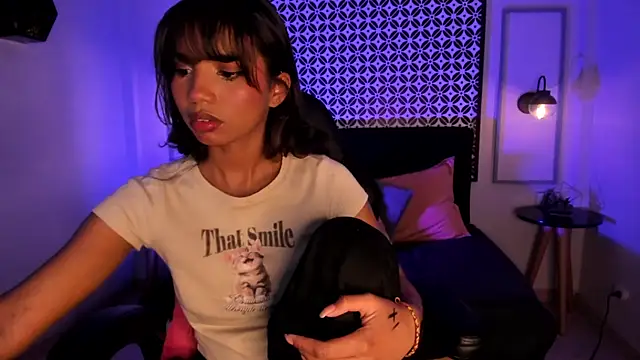 Gigi Strawberry online show from 03.23.25