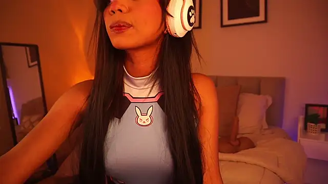 Gigi Strawberry online show from 04.19.26