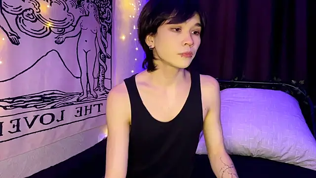 Snapshot of rennnuts chatting on 01.31.25 rennnuts online show from 01.31.25