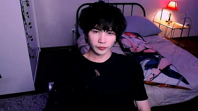 Snapshot of rennnuts chatting on 10.04.25 rennnuts online show from 10.04.25