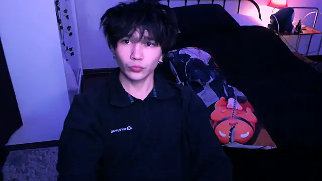 Snapshot of rennnuts chatting on 11.02.25 rennnuts online show from 11.02.25