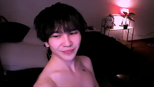 Snapshot of rennnuts chatting on 11.14.25 rennnuts online show from 11.14.25