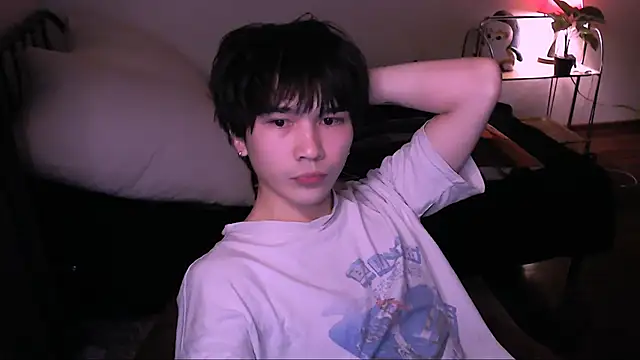 Snapshot of rennnuts chatting on 11.15.25 rennnuts online show from 11.15.25