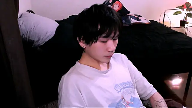 Snapshot of rennnuts chatting on 11.22.25 rennnuts online show from 11.22.25