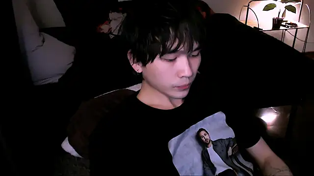 Snapshot of rennnuts chatting on 11.25.25 rennnuts online show from 11.25.25