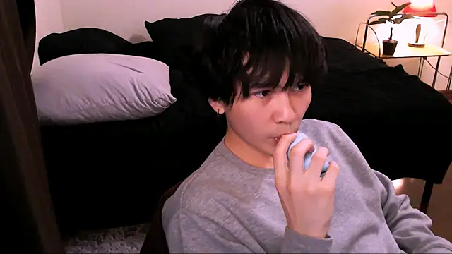 Snapshot of rennnuts chatting on 11.28.25 rennnuts online show from 11.28.25