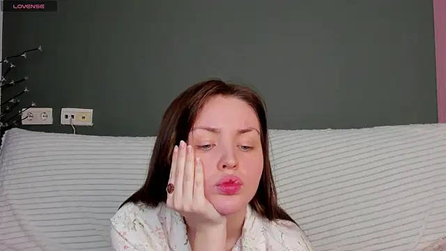 Snapshot of Lora_Rosee chatting on 02.06.25 Lora Rosee online show from 02.06.25