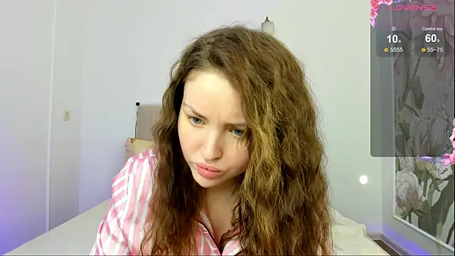 Snapshot of Lora_Rosee chatting on 02.11.25 Lora Rosee online show from 02.11.25