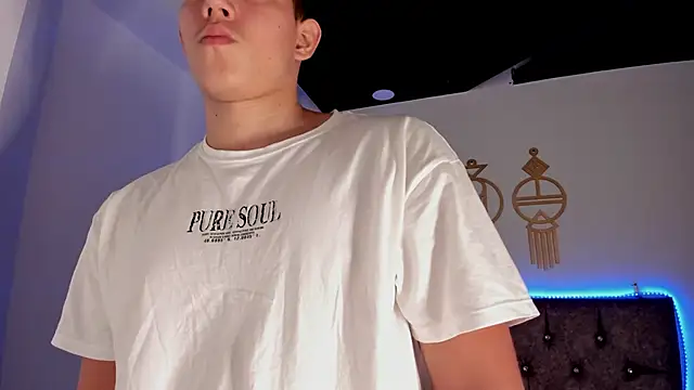 JamesCr  online show from 02.26.25