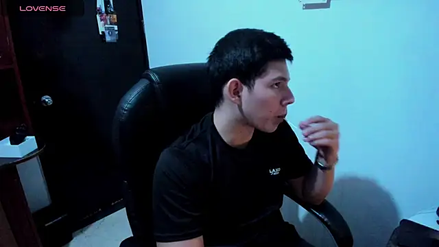 JamesCr  online show from 03.21.25