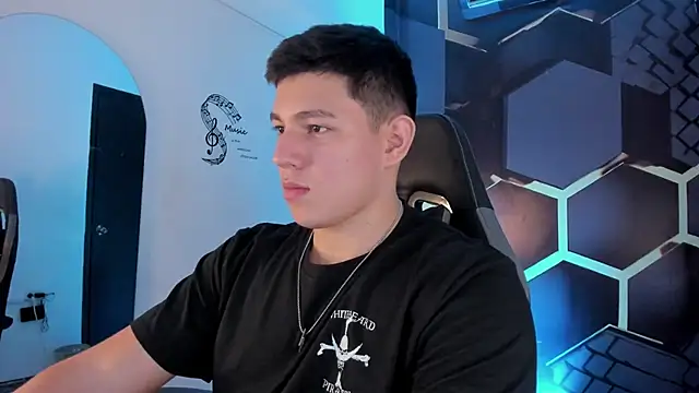Snapshot of JamesCr_ chatting on 06.14.26 JamesCr online show from 06.14.26