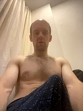 Snapshot of LynnAhNight chatting on 09.18.25 LynnAhNight online show from 09.18.25