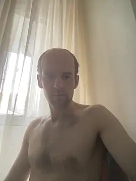 Snapshot of LynnAhNight chatting on 10.05.25 LynnAhNight online show from 10.05.25