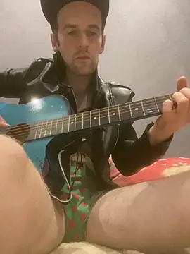 Snapshot of LynnAhNight chatting on 10.16.25 LynnAhNight online show from 10.16.25