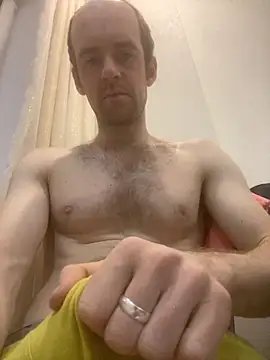 Snapshot of LynnAhNight chatting on 10.30.25 LynnAhNight online show from 10.30.25