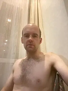 Snapshot of LynnAhNight chatting on 11.18.25 LynnAhNight online show from 11.18.25