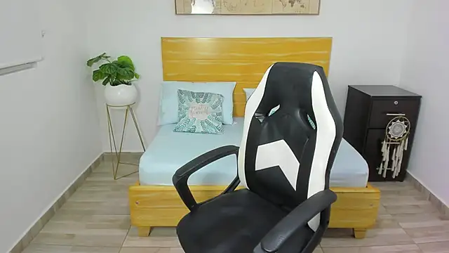 tiffanny doll  online show from 03.03.25