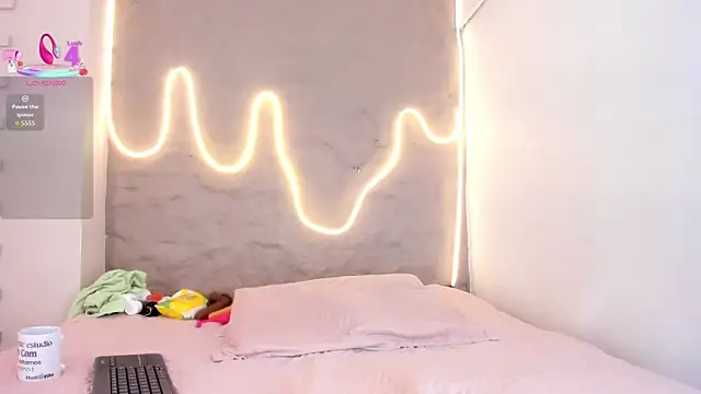 Snapshot of Gretta_Diaz chatting on 02.14.26 Gretta Diaz online show from 02.14.26