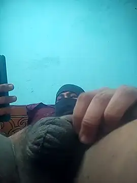 Snapshot of deshiboyz chatting on 02.14.25 deshiboyz online show from 02.14.25