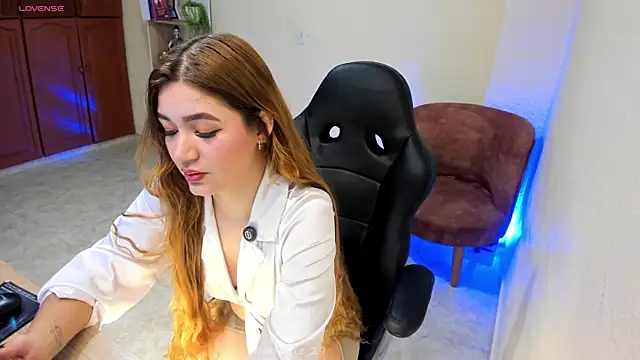 Nathalie 29 online show from 05.13.26
