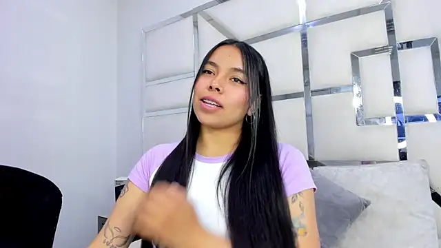 ZoeWan69 online show from 10.27.25